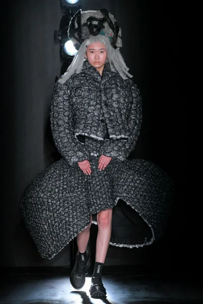 Look 10